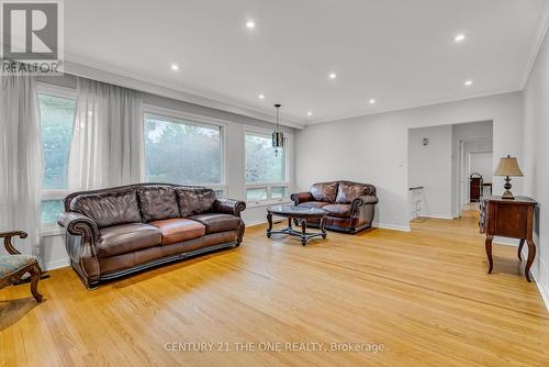 225 Maxome Avenue, Toronto (Newtonbrook East), ON - Indoor Photo Showing Living Room