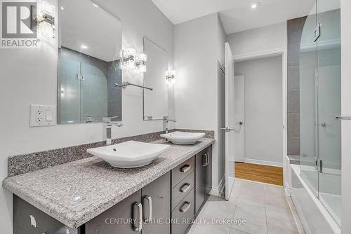 225 Maxome Avenue, Toronto (Newtonbrook East), ON - Indoor Photo Showing Bathroom