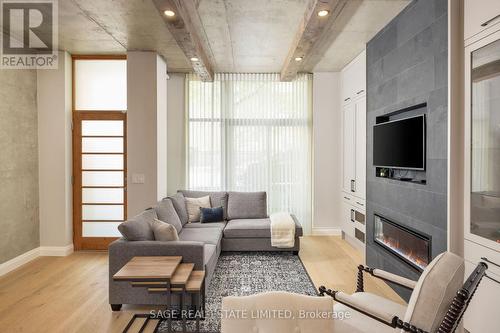 293 Mutual Street, Toronto (Church-Yonge Corridor), ON - Indoor Photo Showing Living Room With Fireplace