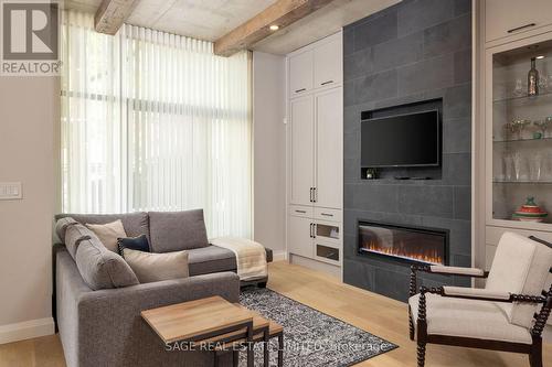 293 Mutual Street, Toronto (Church-Yonge Corridor), ON - Indoor Photo Showing Living Room With Fireplace