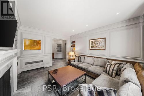 71 Old Forest Hill Road, Toronto, ON - Indoor Photo Showing Living Room