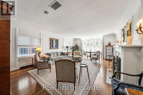 71 Old Forest Hill Road, Toronto, ON - Indoor Photo Showing Living Room