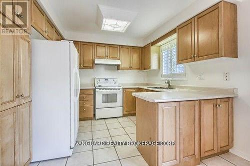 4 Cape Verde Way, Vaughan, ON - Indoor Photo Showing Kitchen