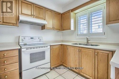 4 Cape Verde Way, Vaughan, ON - Indoor Photo Showing Kitchen With Double Sink