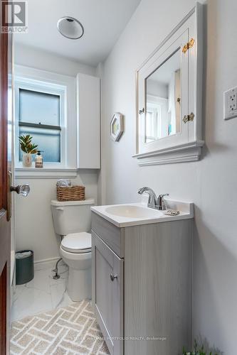 91 Morningside Avenue, Toronto (High Park-Swansea), ON - Indoor Photo Showing Bathroom