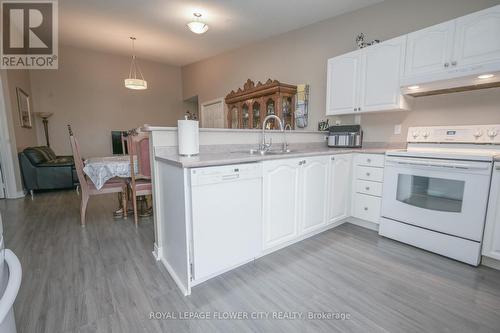 412 - 4005 Kilmer Drive, Burlington, ON - Indoor Photo Showing Kitchen