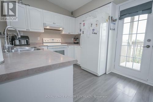 412 - 4005 Kilmer Drive, Burlington (Tansley), ON - Indoor Photo Showing Kitchen With Double Sink