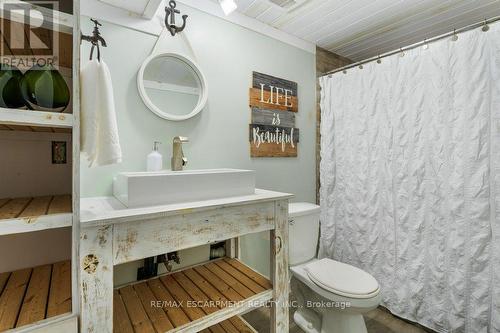 17 George Street, Hamilton (Waterdown), ON - Indoor Photo Showing Bathroom