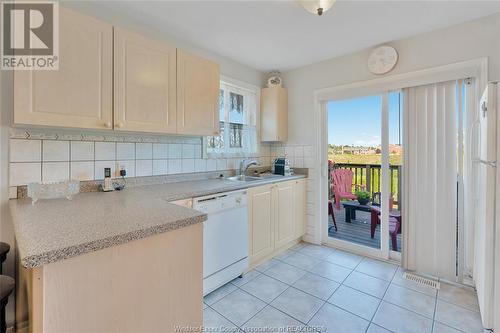 2660 Chateau, Windsor, ON - Indoor Photo Showing Kitchen