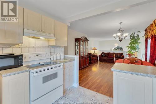 2660 Chateau, Windsor, ON - Indoor Photo Showing Kitchen