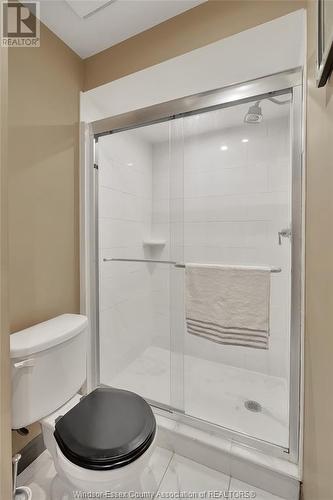 2660 Chateau, Windsor, ON - Indoor Photo Showing Bathroom