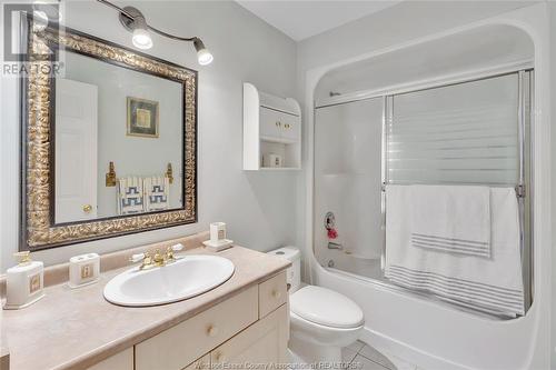 2660 Chateau, Windsor, ON - Indoor Photo Showing Bathroom