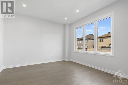 1017 Manege Street, Ottawa, ON - Indoor Photo Showing Other Room