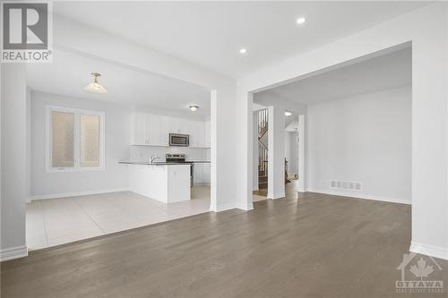 1017 Manege Street, Ottawa, ON - Indoor Photo Showing Kitchen