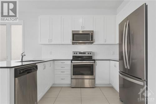 1017 Manege Street, Ottawa, ON - Indoor Photo Showing Kitchen