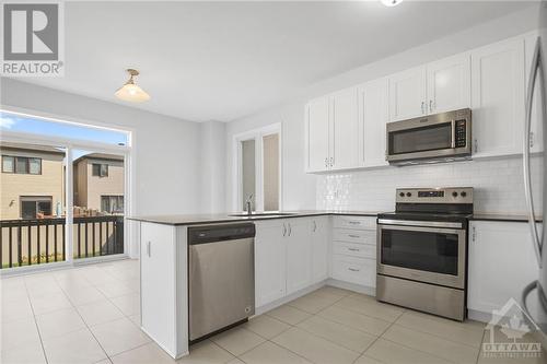 1017 Manege Street, Ottawa, ON - Indoor Photo Showing Kitchen