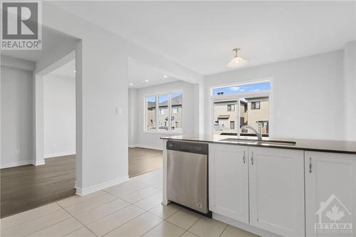 1017 Manege Street, Ottawa, ON - Indoor Photo Showing Kitchen