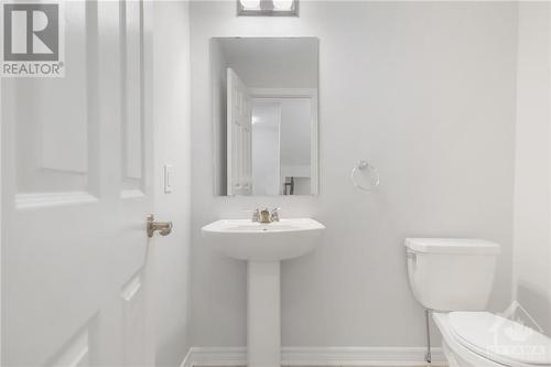 1017 Manege Street, Ottawa, ON - Indoor Photo Showing Bathroom