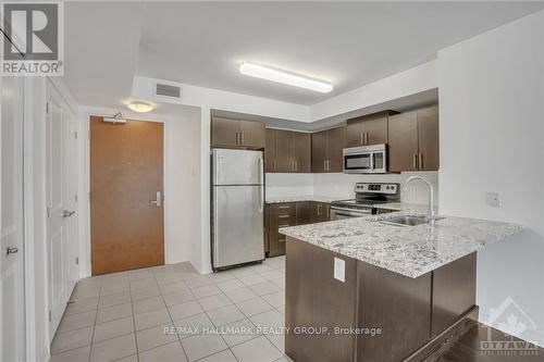 802 - 242 Rideau Street, Ottawa, ON - Indoor Photo Showing Kitchen With Stainless Steel Kitchen