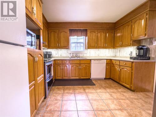 6 Drover Place, Clarenville, NL - Indoor Photo Showing Kitchen