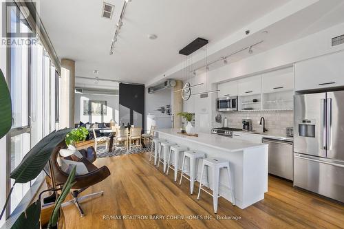 Ph9 - 32 Trolley Crescent, Toronto (Moss Park), ON - Indoor Photo Showing Kitchen With Upgraded Kitchen