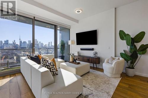 Ph9 - 32 Trolley Crescent, Toronto (Moss Park), ON - Indoor Photo Showing Living Room