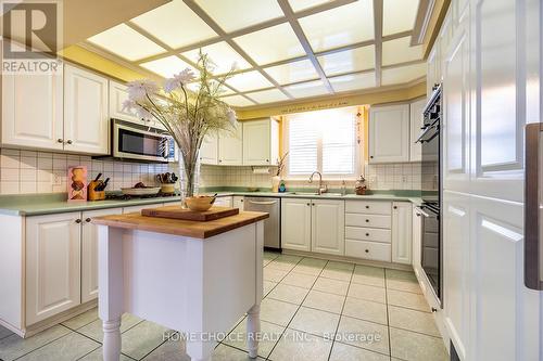 20 Andrew Street, Clarington (Newcastle), ON - Indoor Photo Showing Kitchen