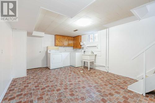 461 Cromwell Avenue, Oshawa (Vanier), ON - Indoor Photo Showing Kitchen