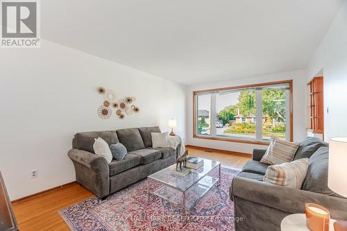 461 Cromwell Avenue, Oshawa (Vanier), ON - Indoor Photo Showing Living Room