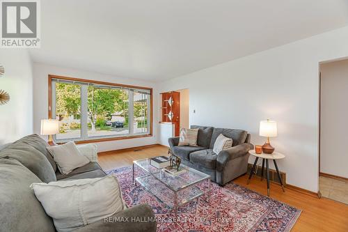 461 Cromwell Avenue, Oshawa (Vanier), ON - Indoor Photo Showing Living Room