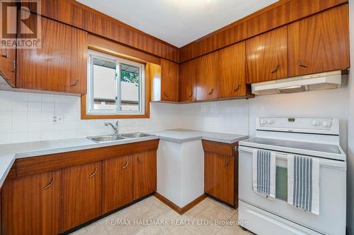 461 Cromwell Avenue, Oshawa (Vanier), ON - Indoor Photo Showing Kitchen With Double Sink