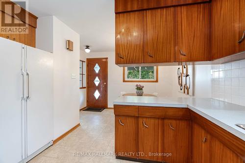 461 Cromwell Avenue, Oshawa (Vanier), ON - Indoor Photo Showing Kitchen