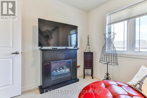 172 - 77 Diana Avenue, Brantford, ON - Indoor Photo Showing Bedroom