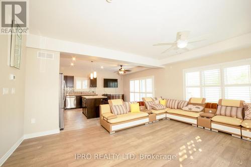 334 Viger Drive, Welland, ON - Indoor Photo Showing Living Room