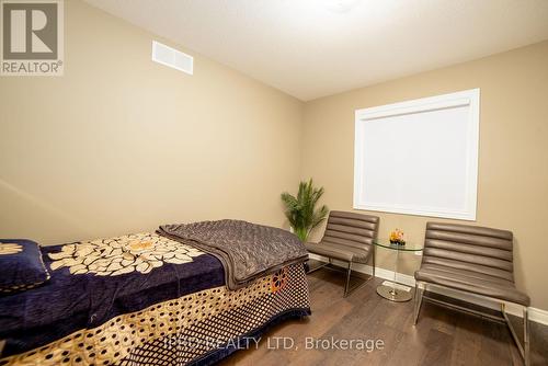 374 Viger Drive, Welland, ON - Indoor Photo Showing Bedroom