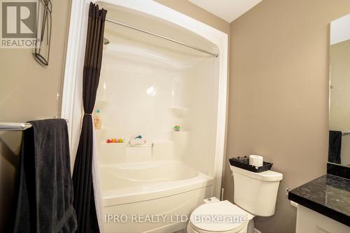 374 Viger Drive, Welland, ON - Indoor Photo Showing Bathroom