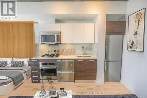 1806 - 224 King Street W, Toronto (Waterfront Communities), ON - Indoor Photo Showing Kitchen