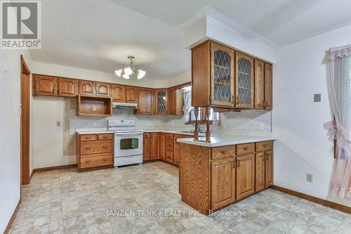 9293 Richmond Road, Bayham (Richmond), ON - Indoor Photo Showing Kitchen