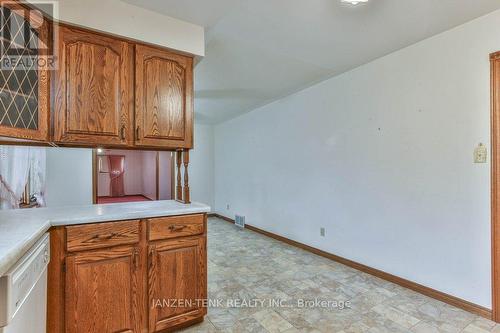 9293 Richmond Road, Bayham (Richmond), ON - Indoor Photo Showing Kitchen