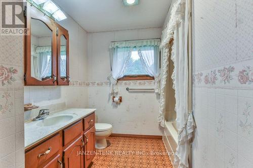 9293 Richmond Road, Bayham (Richmond), ON - Indoor Photo Showing Bathroom