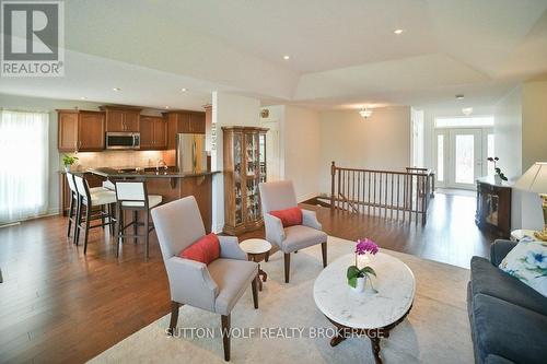 363 Darcy Drive, Strathroy-Caradoc (Nw), ON - Indoor Photo Showing Living Room