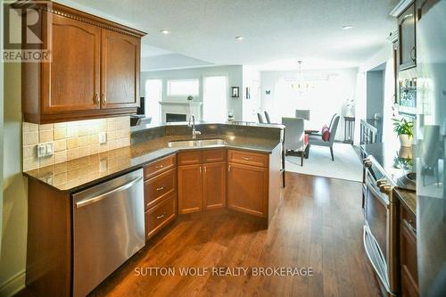 363 Darcy Drive, Strathroy-Caradoc (Nw), ON - Indoor Photo Showing Kitchen With Double Sink