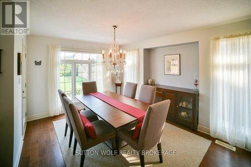 363 Darcy Drive, Strathroy-Caradoc (Nw), ON - Indoor Photo Showing Dining Room