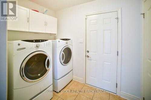 363 Darcy Drive, Strathroy-Caradoc (Nw), ON - Indoor Photo Showing Laundry Room