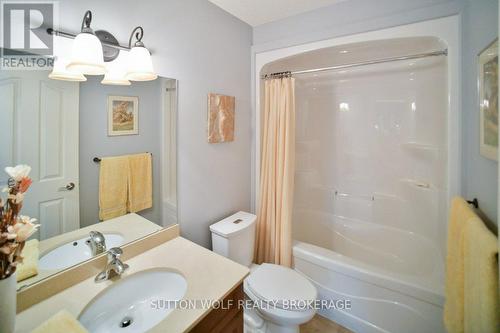 363 Darcy Drive, Strathroy-Caradoc (Nw), ON - Indoor Photo Showing Bathroom