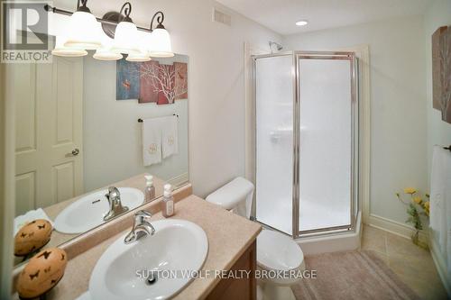 363 Darcy Drive, Strathroy-Caradoc (Nw), ON - Indoor Photo Showing Bathroom