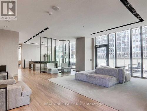 204 - 25 Richmond Street E, Toronto (Church-Yonge Corridor), ON - Indoor Photo Showing Living Room