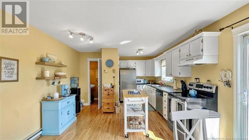 39 Parkwood Avenue, Saint John, NB - Indoor Photo Showing Kitchen