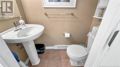 39 Parkwood Avenue, Saint John, NB - Indoor Photo Showing Bathroom