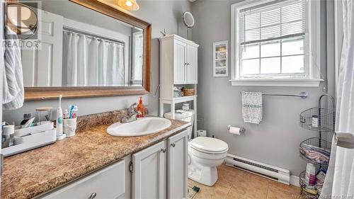 39 Parkwood Avenue, Saint John, NB - Indoor Photo Showing Bathroom